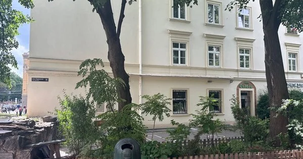 Львів: Історична спадщина проти пластику. Суд зобов'язав замінити вікна.