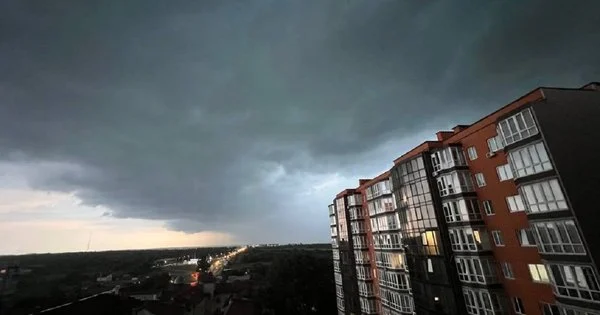 Львів під ударом стихії: синоптики попереджають про шквал і грози!