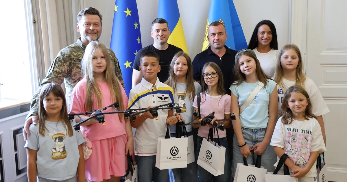 Львівські діти: дрони для ЗСУ за солодкі гроші