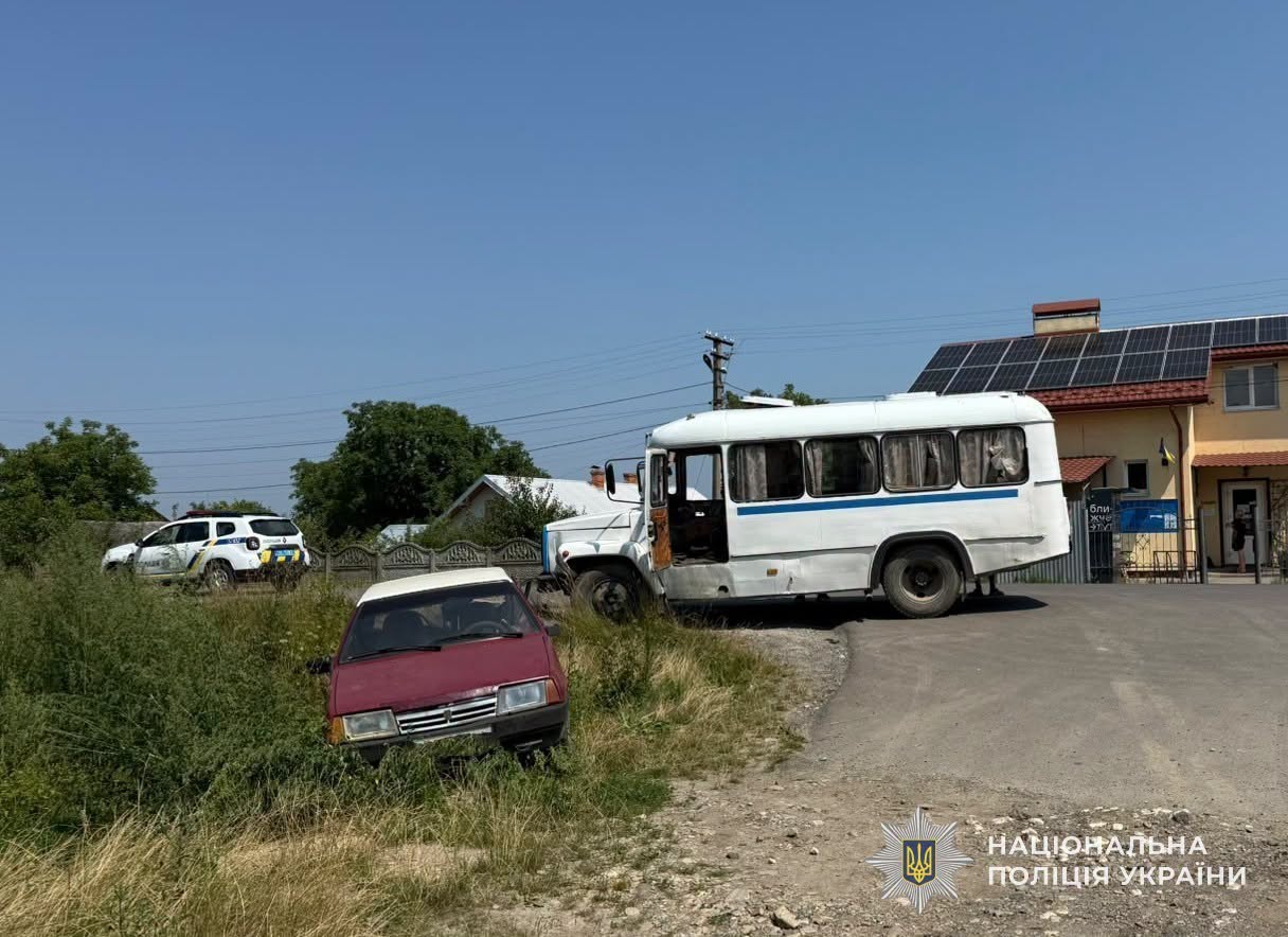 Житель Борислава в лікарні після ДТП з автобусом.