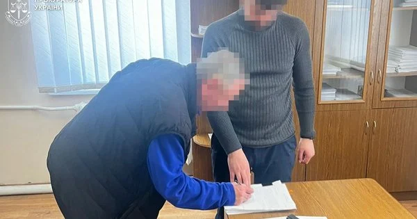 Суд Городка: Власник ринку звільнений від відповідальності за експлуатацію однокласника.