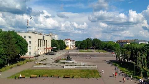 Вибух гранати біля ТЦ «Кристинопіль» у Шептицькому: троє постраждалих.
