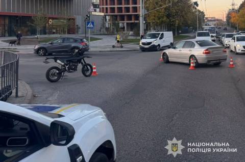 У Львові мотоцикл Kovi перекинувся, є постраждалий.